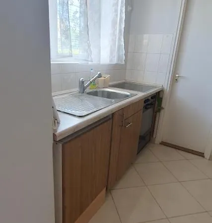 Pihenes Haza-relax Apartmanhaus Gyenesdias