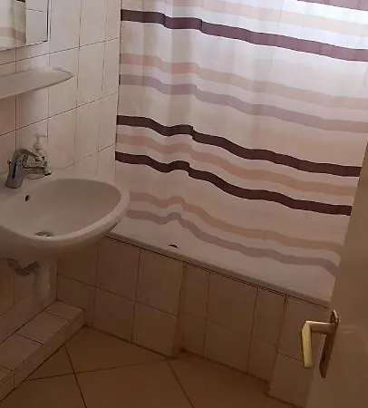 Pihenes Haza-relax Apartmanhaus Gyenesdias