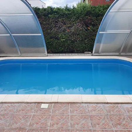 شقة Pihenes Haza-relax Apartmanhaus *