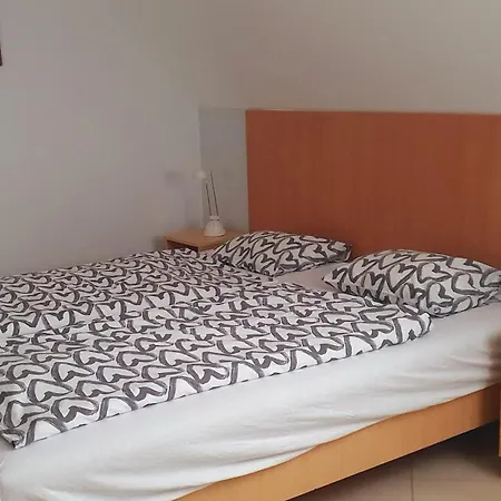 Pihenes Haza-relax Apartmanhaus شقة Gyenesdiás