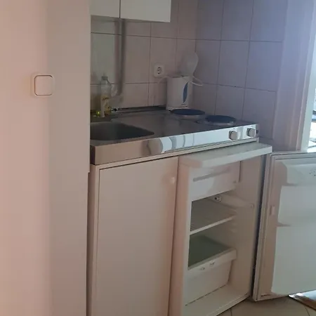 Pihenes Haza-relax Apartmanhaus Gyenesdias
