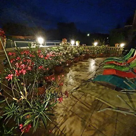 Pihenes Haza-relax Apartmanhaus شقة Gyenesdiás