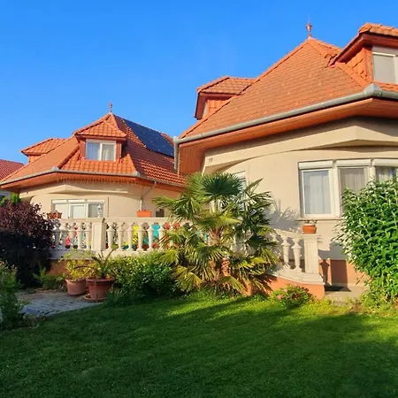 Pihenes Haza-relax Apartmanhaus * Gyenesdias