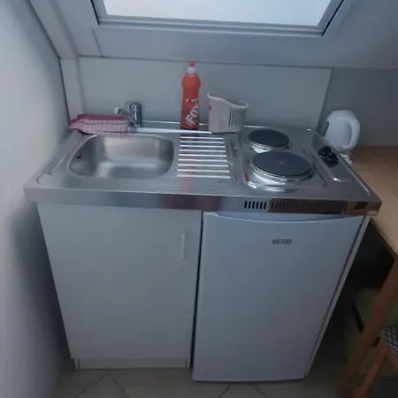 Pihenes Haza-relax Apartmanhaus شقة Gyenesdiás