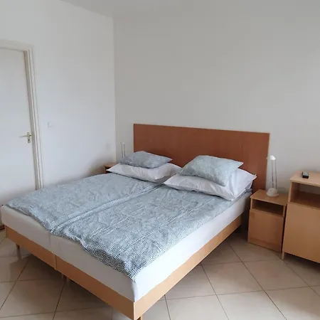 شقة Pihenes Haza-relax Apartmanhaus Gyenesdiás