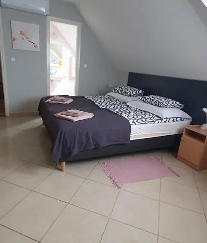 Pihenés Háza-relax Apartmanhaus Appartement Gyenesdiás